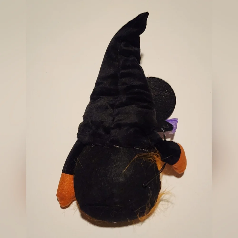 NWOT Halloween Gnome Girl Witch‎ Elf Plush Balloon Decor Farmhouse Plaid KZ